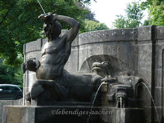 Tritonbrunnen11.jpg